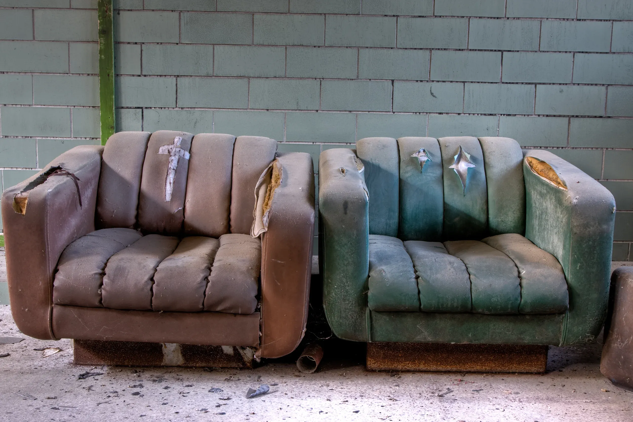 Twin windows in decay