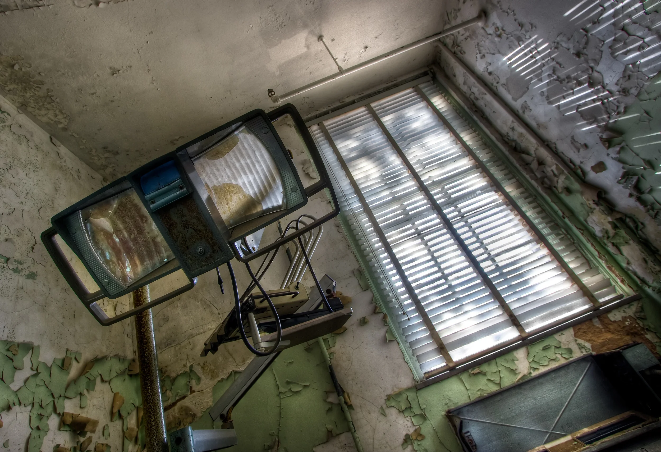 Abandoned dentist's chair
