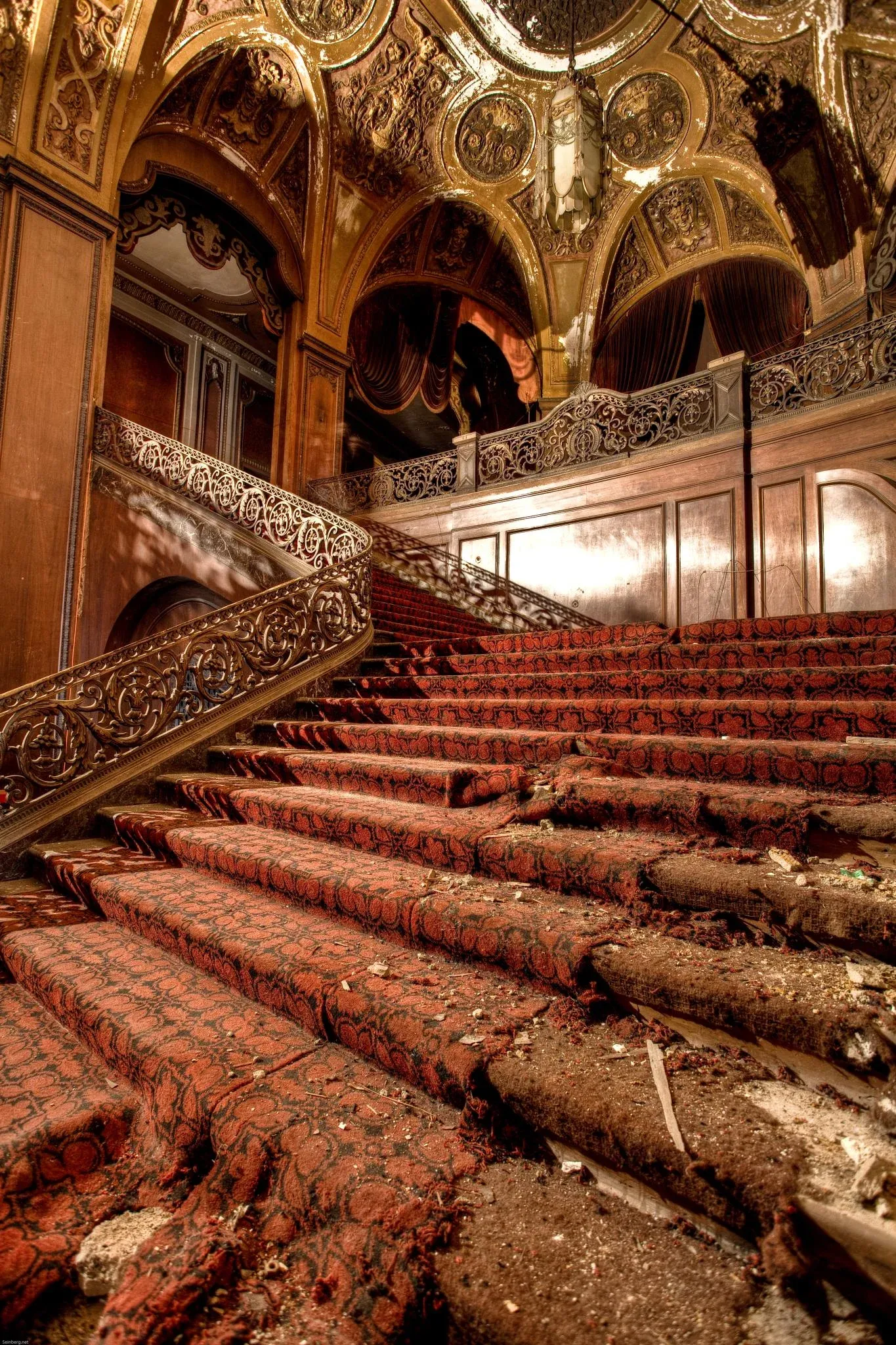 Kings Theatre corridor
